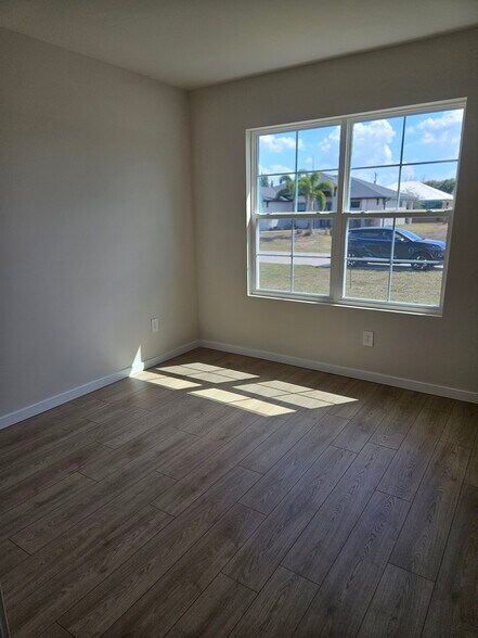 Building Photo - 707 NW 7th Terrace