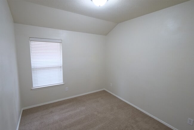 Building Photo - 24622 Colonial Maple Dr