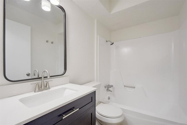 Building Photo - 6803 Woodhue Dr