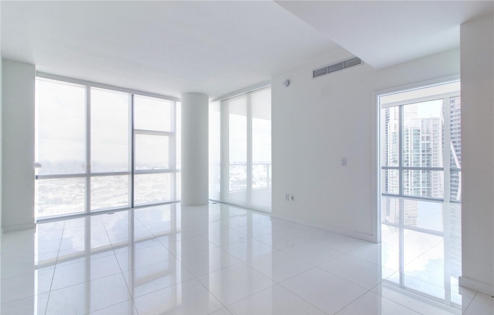 Building Photo - 851 NE 1st Ave