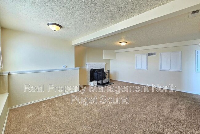 Building Photo - 11005 Maple Ln