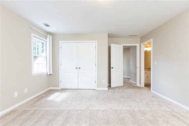 Building Photo - 9360 Nesbit Lakes Dr