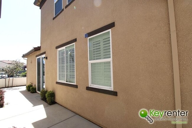 Building Photo - 1061 Chapelhill Ln