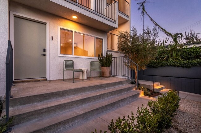 Building Photo - 713 New Depot St