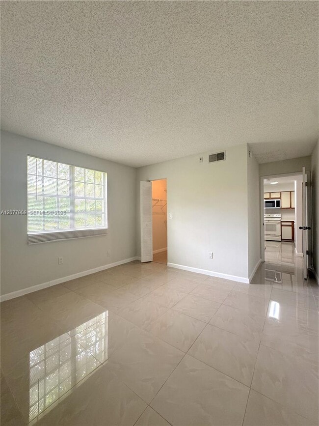 Building Photo - 1265 SW 46th Ave