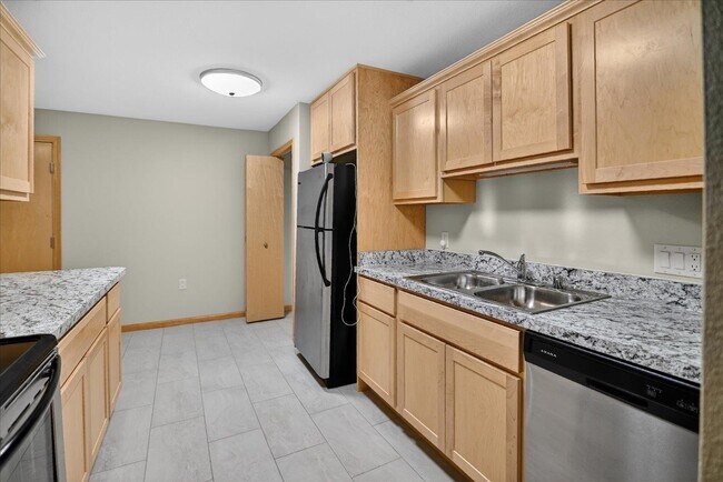 Building Photo - 8206 Starr Grass Dr