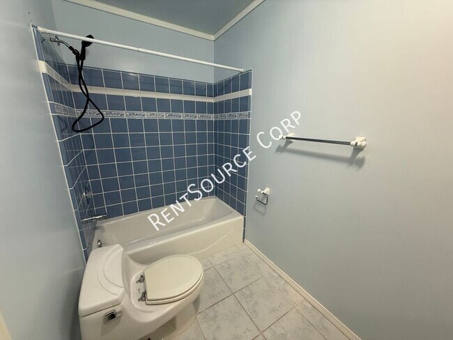 Building Photo - 3822 W Ave K 6