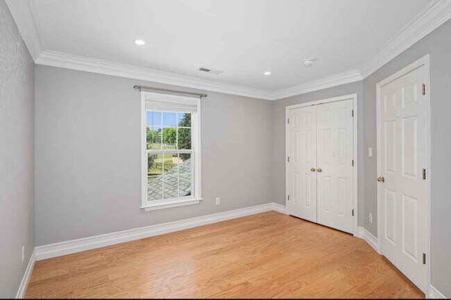 Building Photo - 8174 Colyn Ct