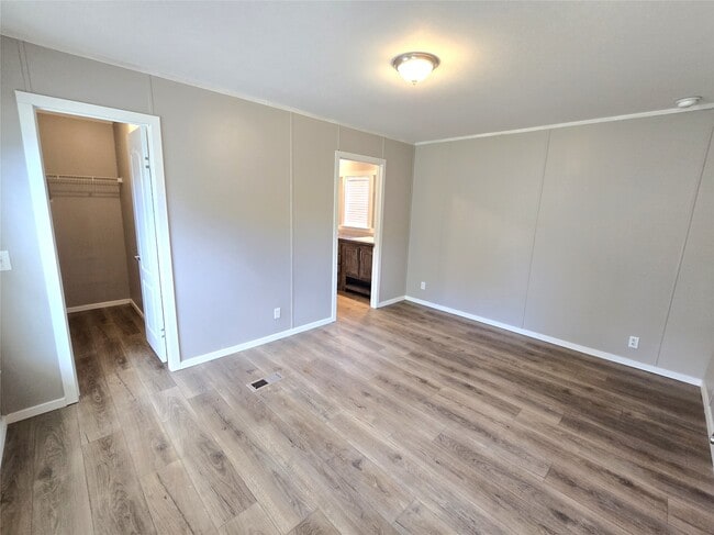 Building Photo - 215 Buffalo Way Dr