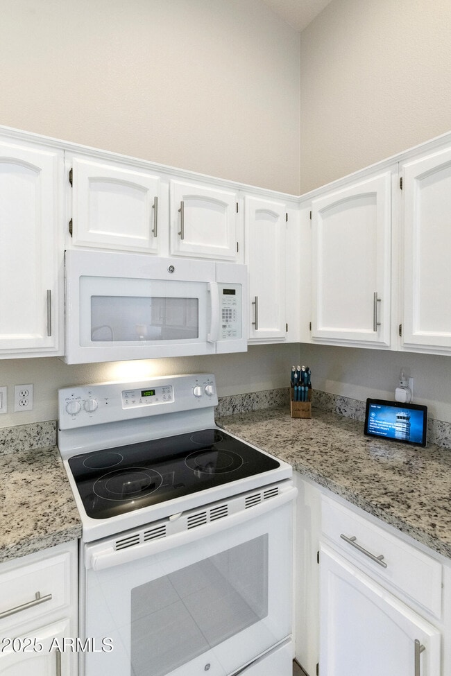 Building Photo - 11115 E Bellflower Ct