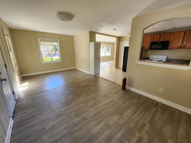 Building Photo - 1729 Capistrana Pl
