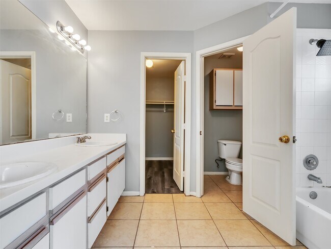 Building Photo - 11703 Emerald Hill Dr