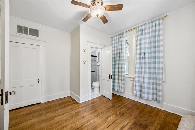 Building Photo - 3/2 fully updated with appliances included!