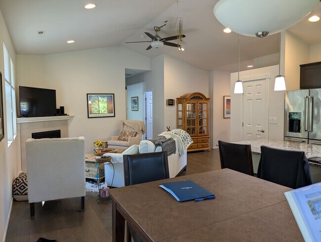Building Photo - 4848 Shelby Pl