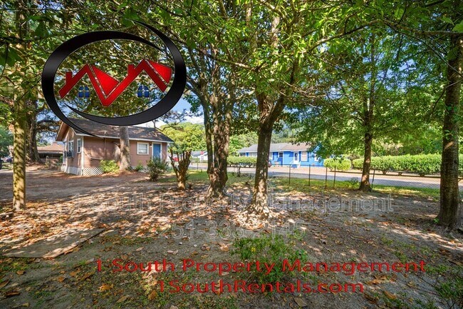 Building Photo - 660 Summerville St