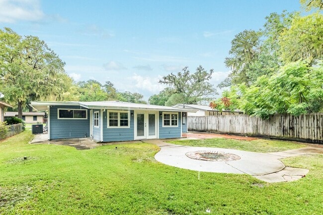 Building Photo - Recently Renovated 4-Bedroom Home with Mod...