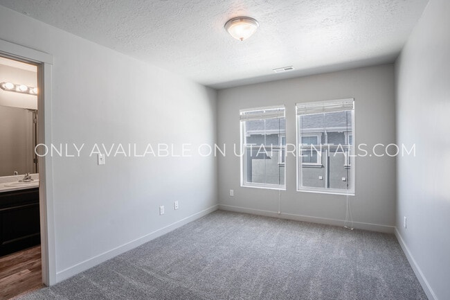 Building Photo - 662 E 355 N