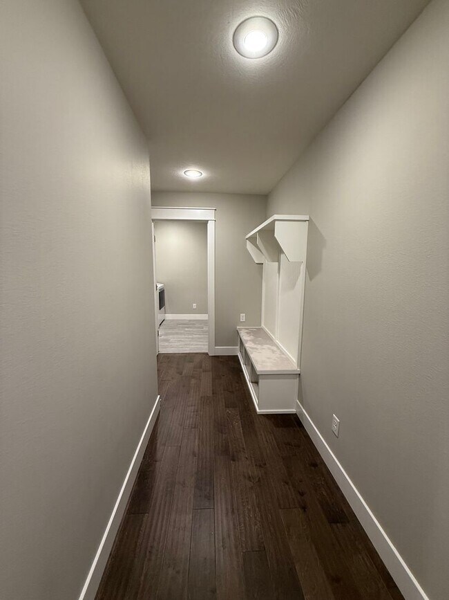 Building Photo - ****MOVE-IN SPECIAL**** Gorgeous 4Bedroom ...