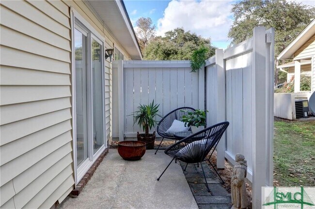 Building Photo - 1401 King George Blvd