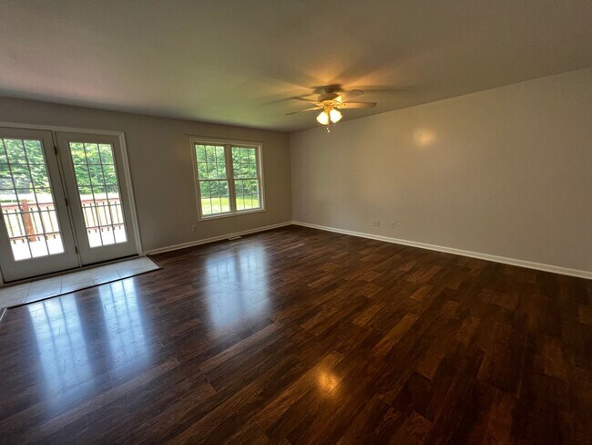 Building Photo - 3-Bedroom in Country Setting Close to Farmville!
