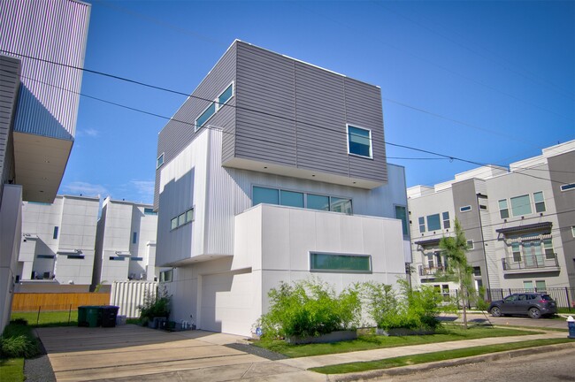 Building Photo - 5301 Chenevert St