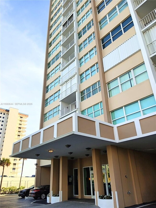 Building Photo - 1410 S Ocean Dr