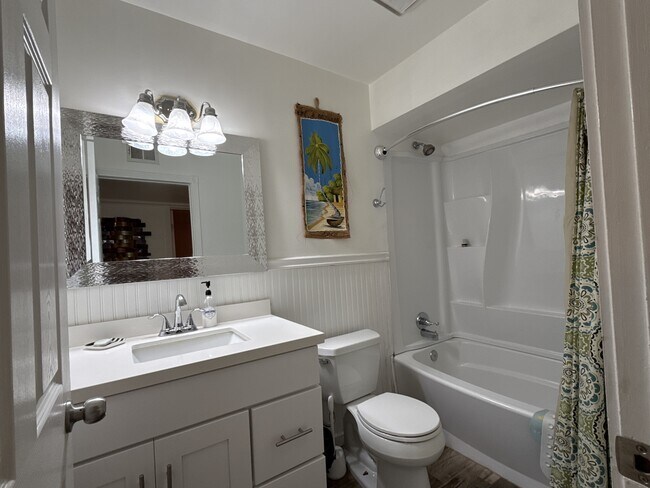 Building Photo - 6504 Edgemont Dr