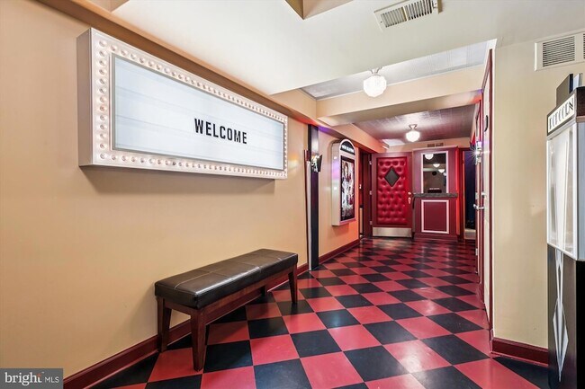 Building Photo - 9454 Newbridge Dr