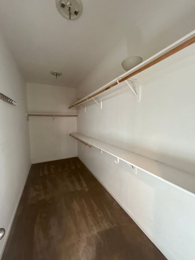 Building Photo - 212 Riverbend Ln