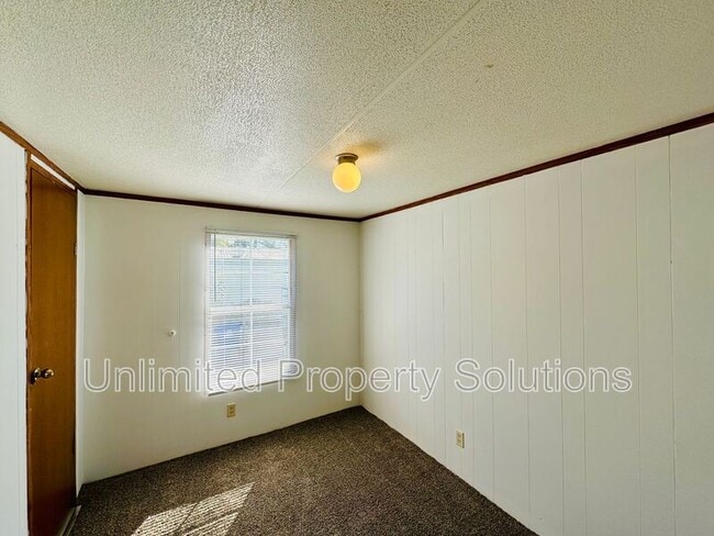 Building Photo - 120 Zack Cir