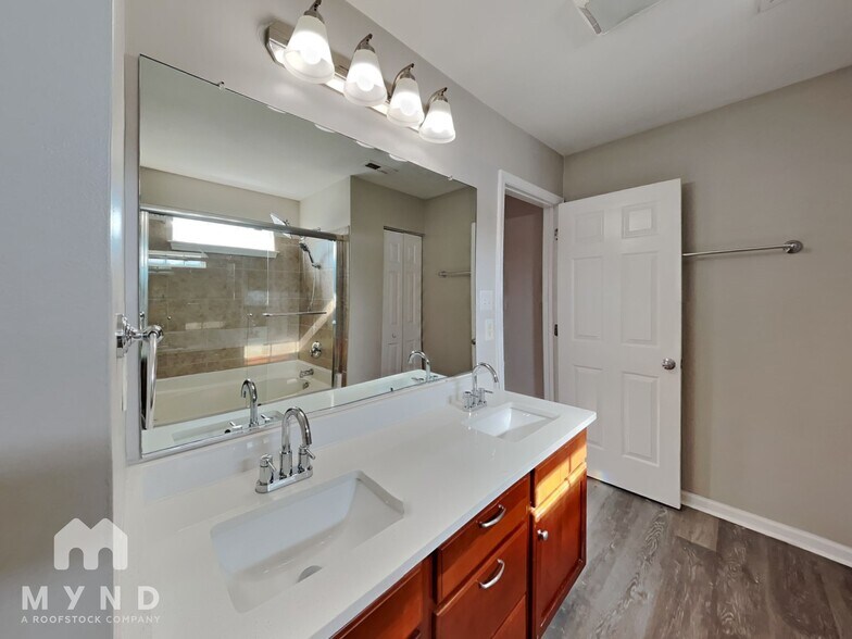 Building Photo - 1506 Cairo Way