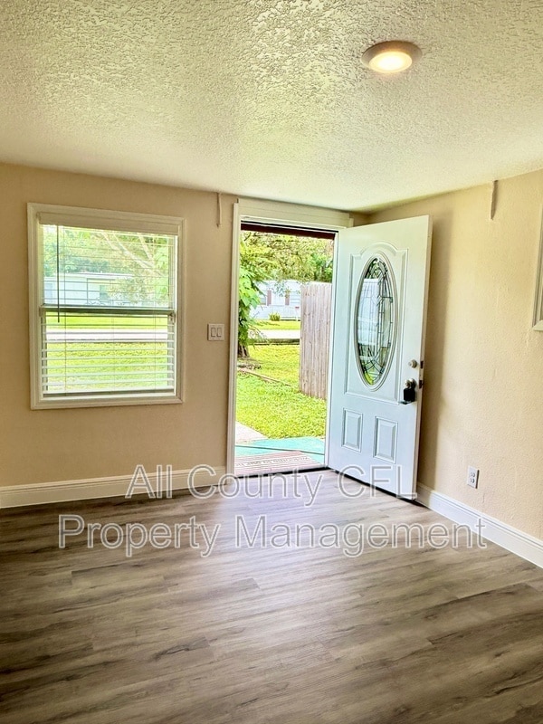 Building Photo - 30 Lemon Ln