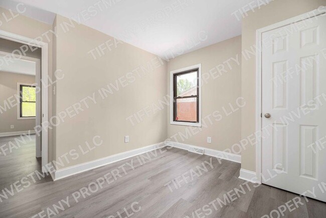Building Photo - 800 Tilden Rd