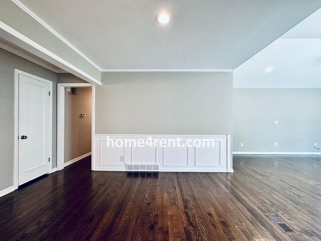Building Photo - Updated Ranch Style Home in Prairie Villag...