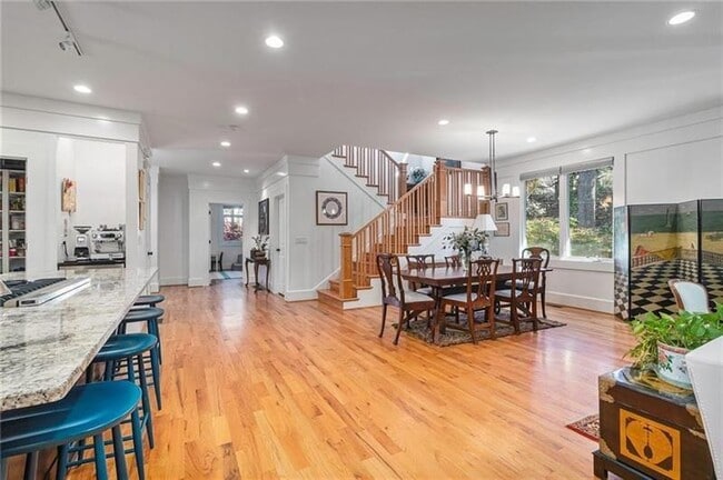Building Photo - 623 Ansley St