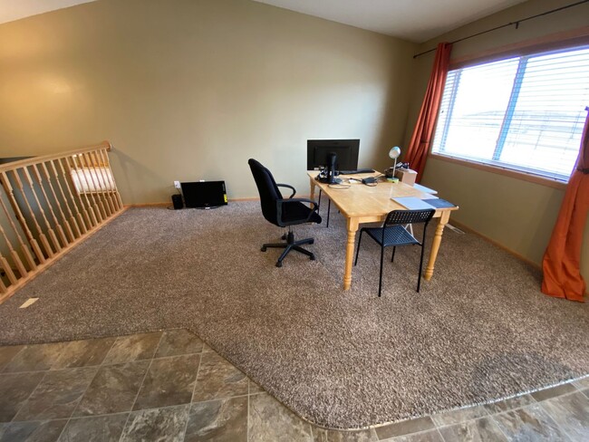 Building Photo - 3 Bed 2 Bath Twin-Home