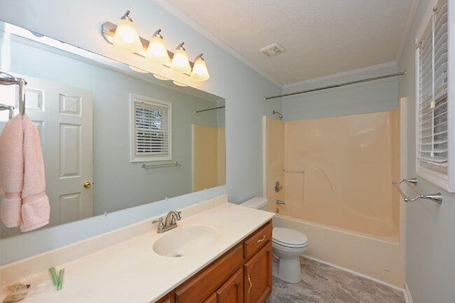 Building Photo - Car-free convenience! Modern 3 Bed Home Minutes from Downtown Gallatin