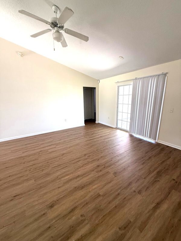 Building Photo - 1111 SW Yorktown Glen