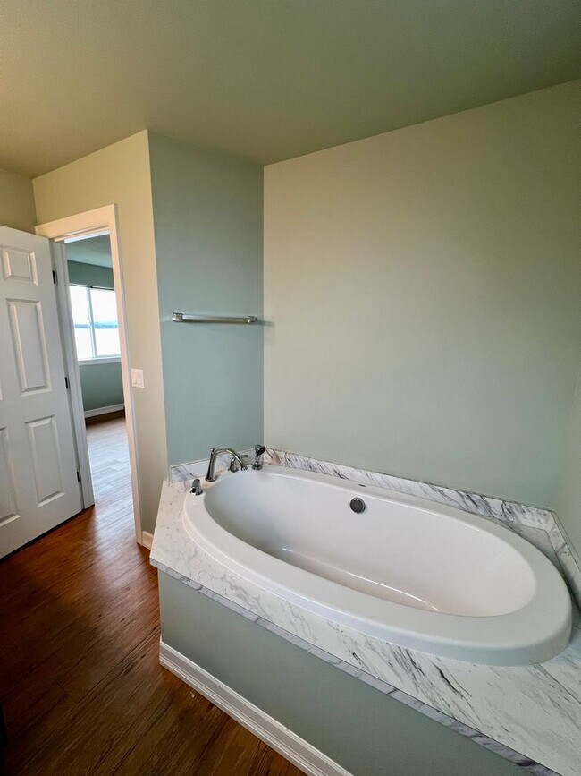 Building Photo - Waterfront 2 Bedroom Home in Ferndale!