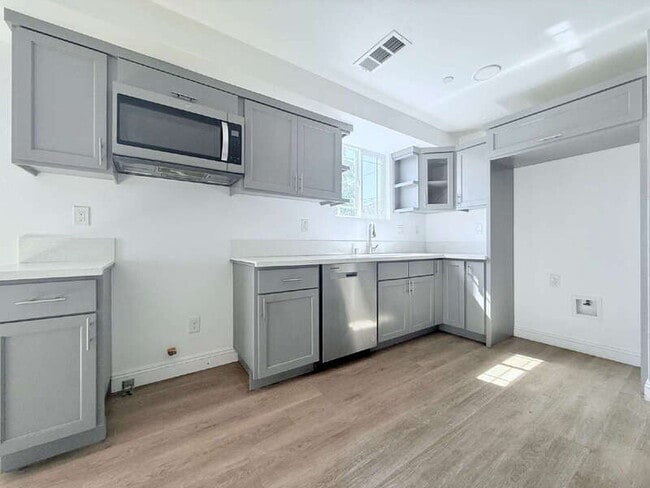 Building Photo - 1731 E 68th St