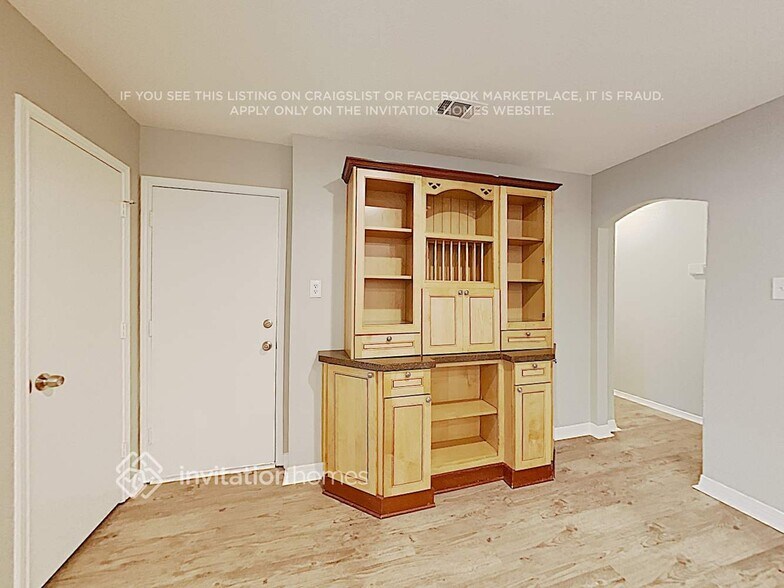 Building Photo - 8820 Chaps Ave