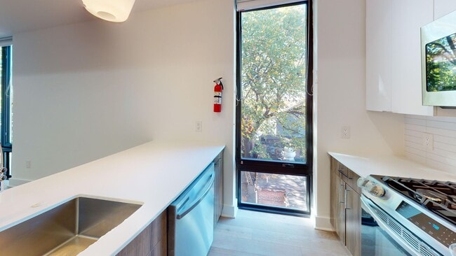 Building Photo - Newly Renovated Two Bedroom Two Bathroom W/Off Street Parking