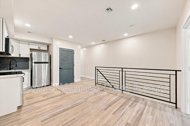 Building Photo - 944 W Lycoming St