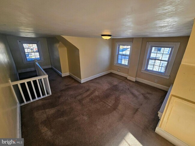 Building Photo - 341 Hillcrest Ave