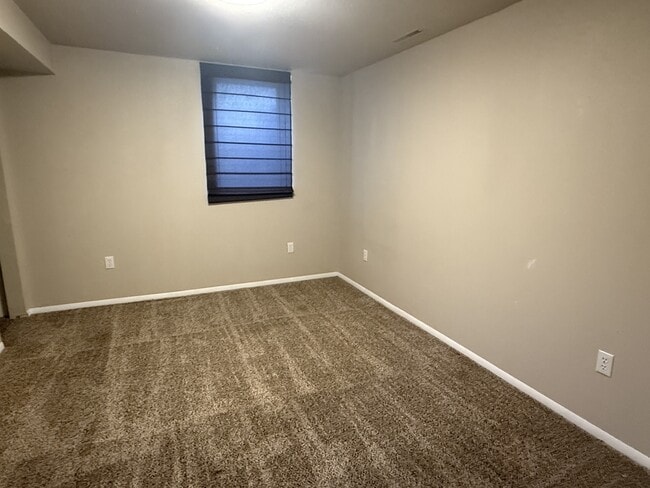 Building Photo - 3390 Canyon Dr