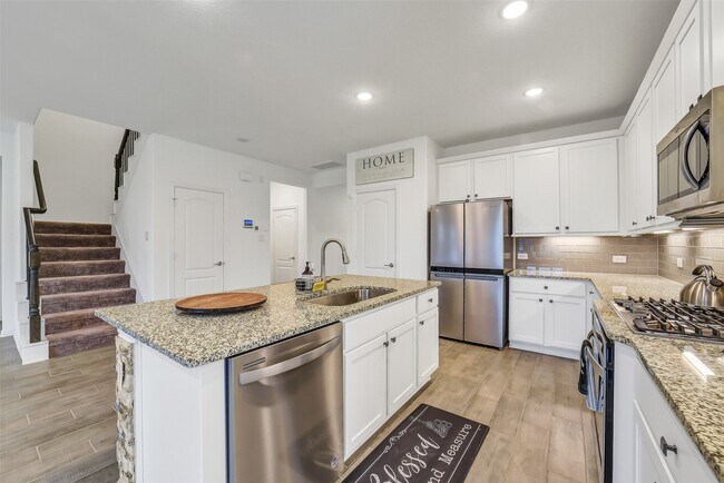 Building Photo - 31618 Donoso Dr