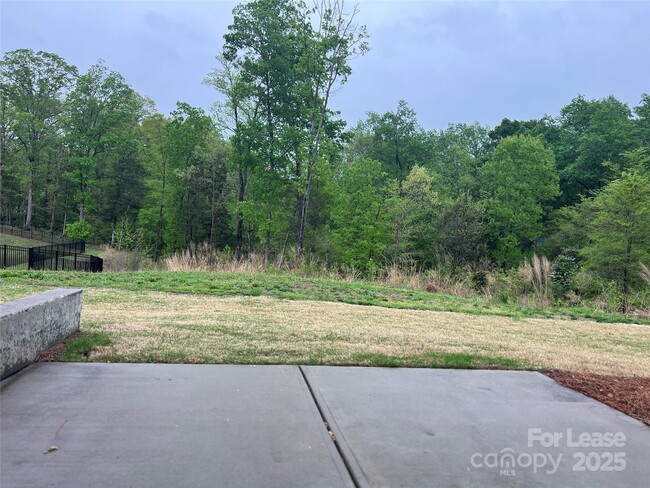 Building Photo - 8637 River Ridge Dr