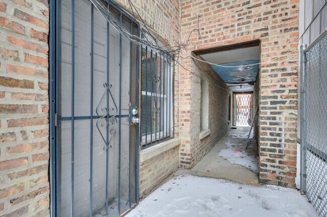 Building Photo - 3443 W Flournoy St