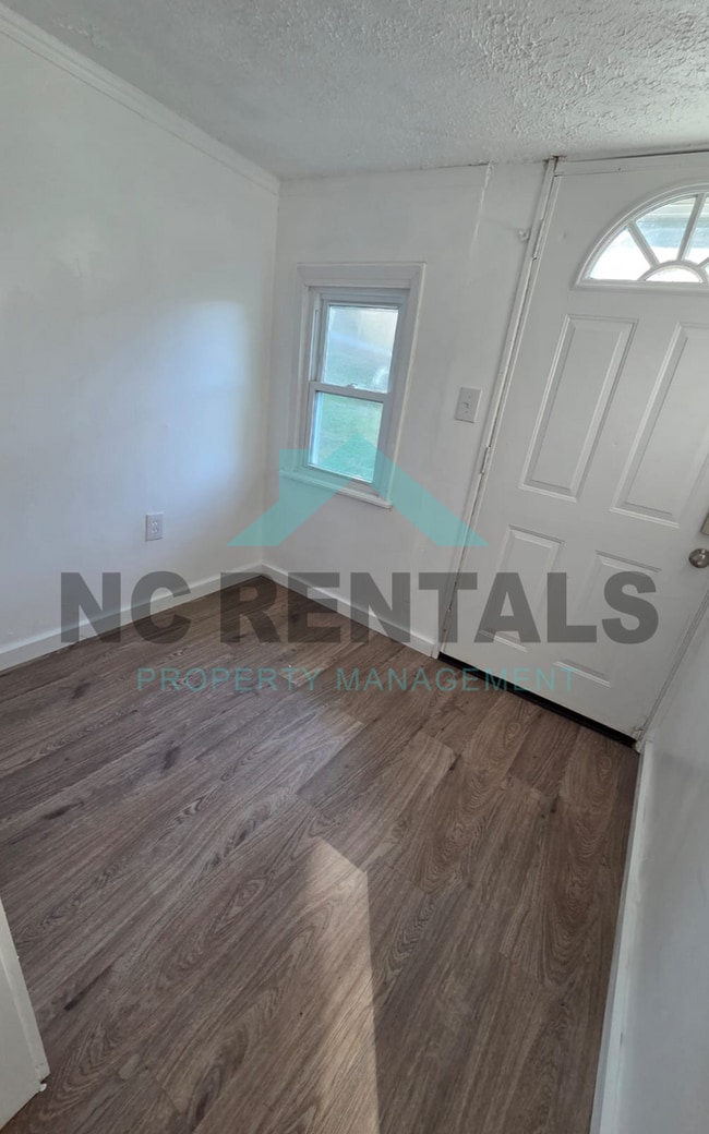 Building Photo - 715 3rd Ave