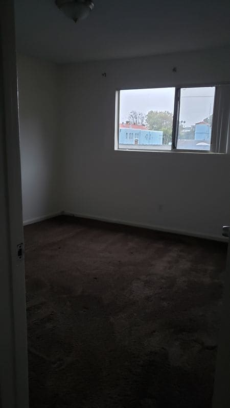 Building Photo - 637 W 32nd St